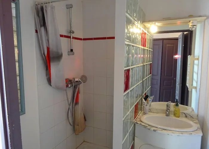 Climatise Pres De La Avec Parking - 4/5 Personnes - Fr-1-782-2 *